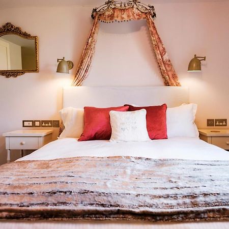 The Bower Inn Bridgwater Kültér fotó A bedroom at the hotel