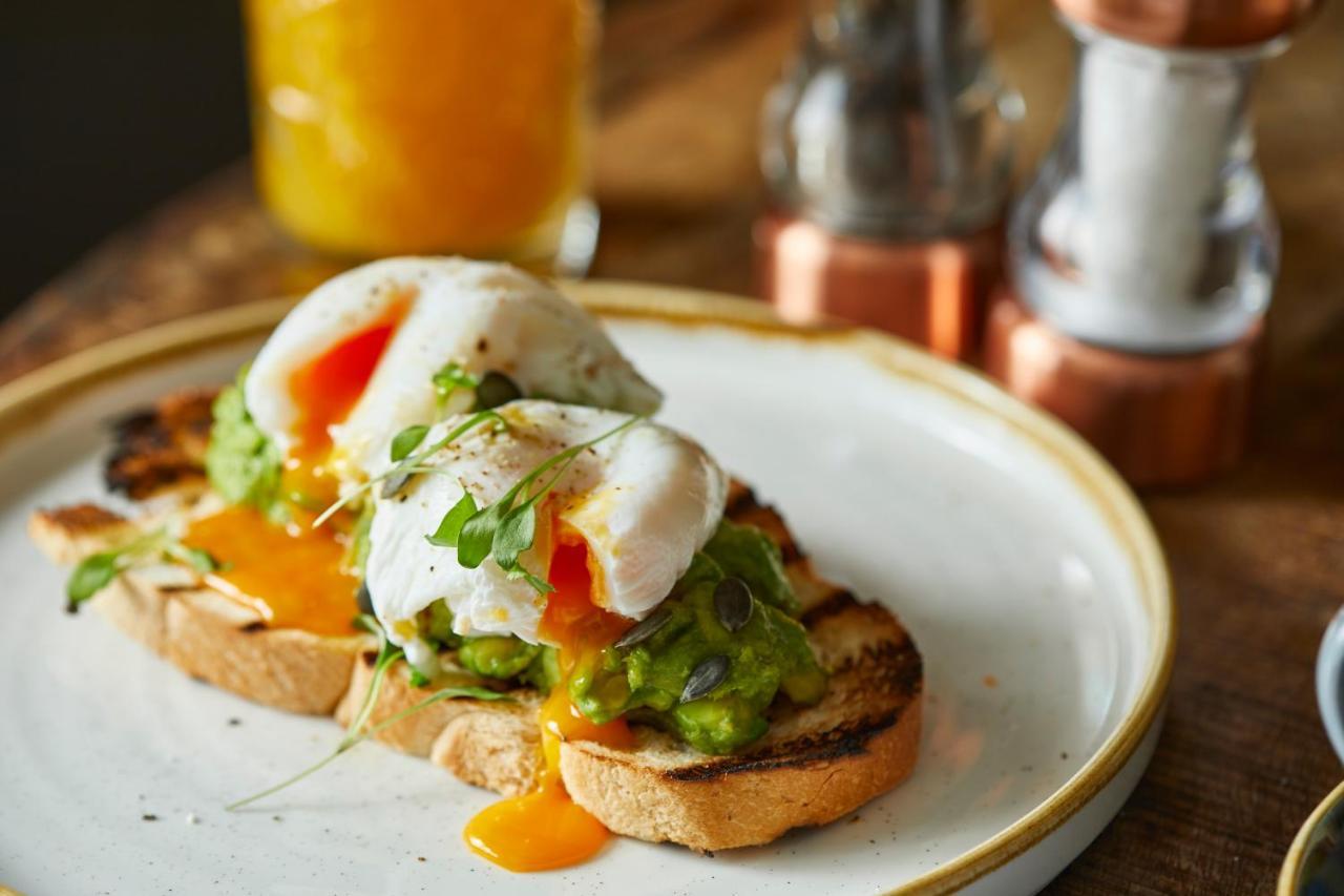 The Bower Inn Bridgwater Kültér fotó Avocado on toast with a poached egg