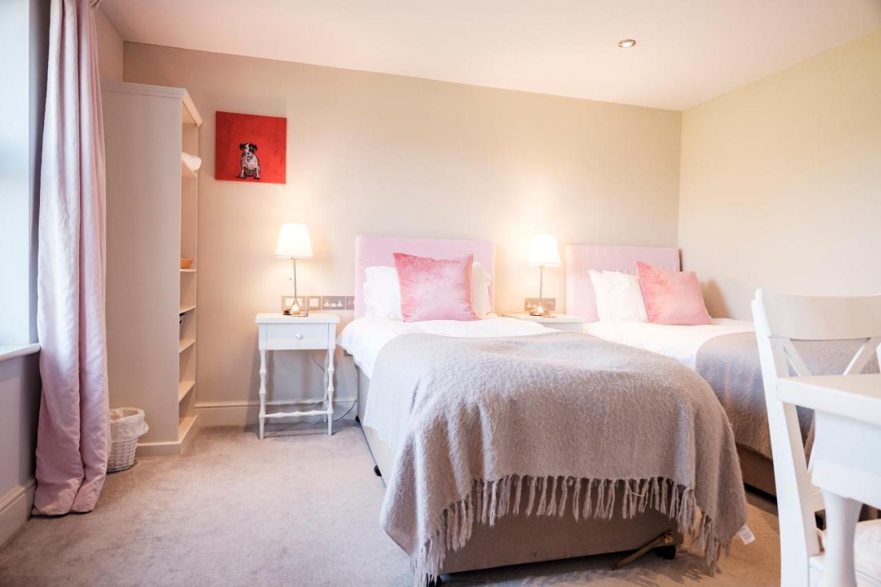 The Bower Inn Bridgwater Kültér fotó A bedroom at The Old Vicarage