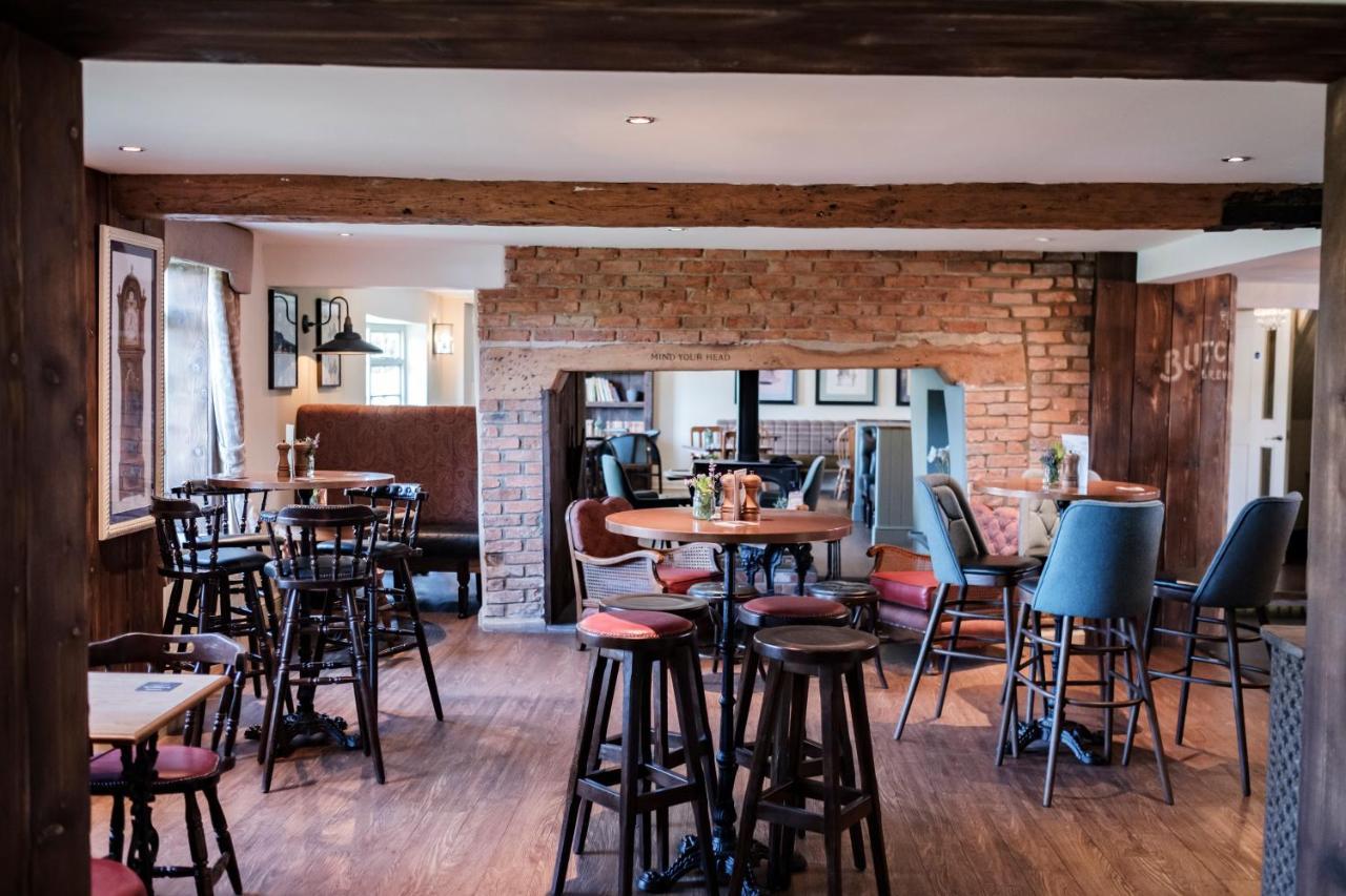 The Bower Inn Bridgwater Kültér fotó The interior of the pub