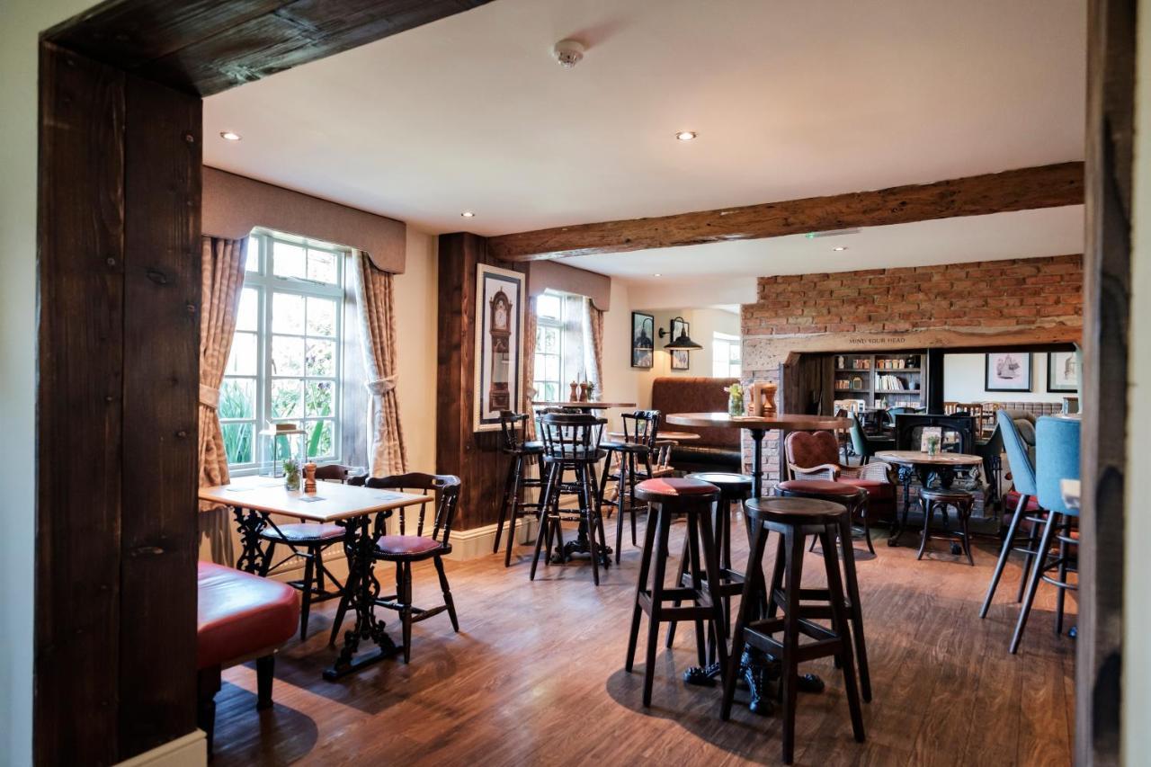 The Bower Inn Bridgwater Kültér fotó The interior of the pub