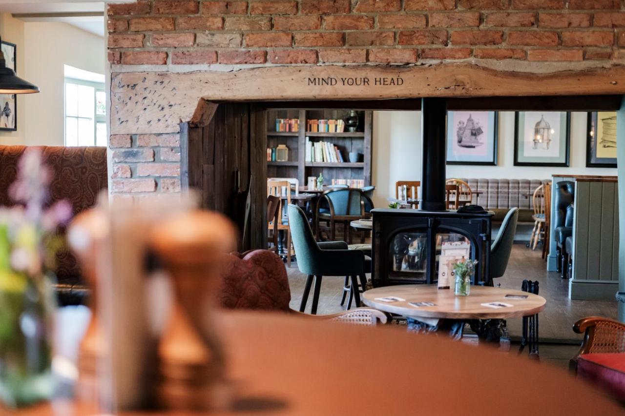 The Bower Inn Bridgwater Kültér fotó The interior of the restaurant